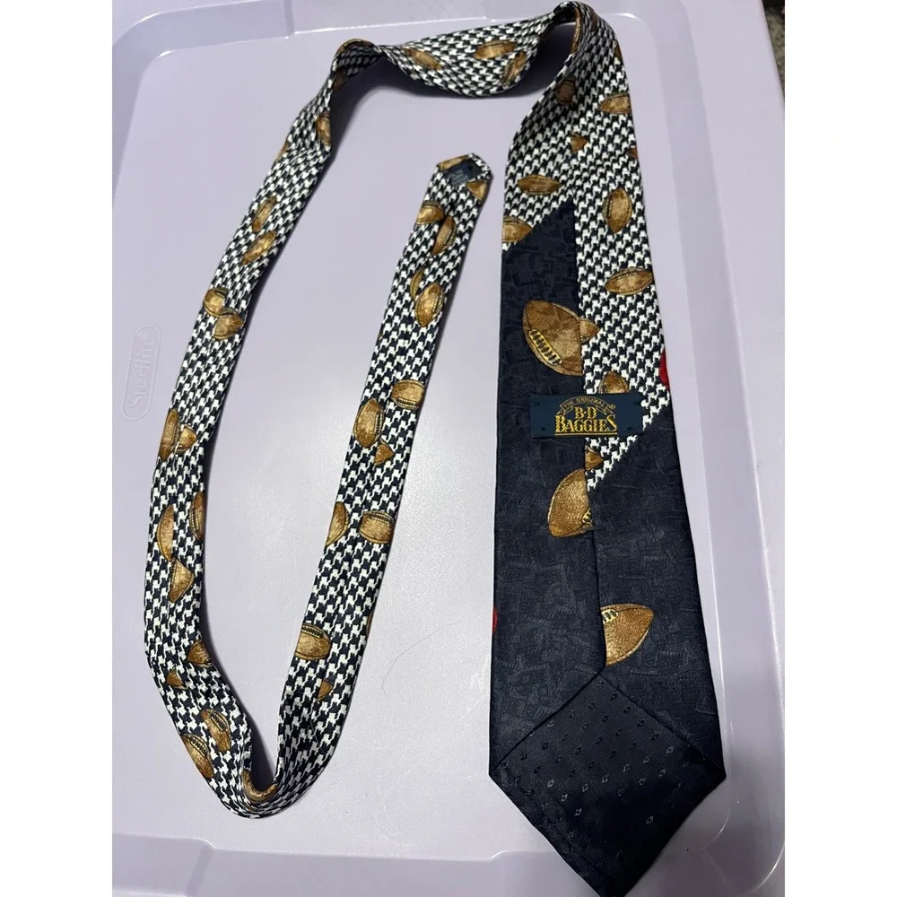 BD Baggies Mens Silk Football Houndstooth Necktie Navy Blue Red Gold Made in USA